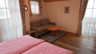 Schlafzimmer mit Doppelbett | © Pension Kröll